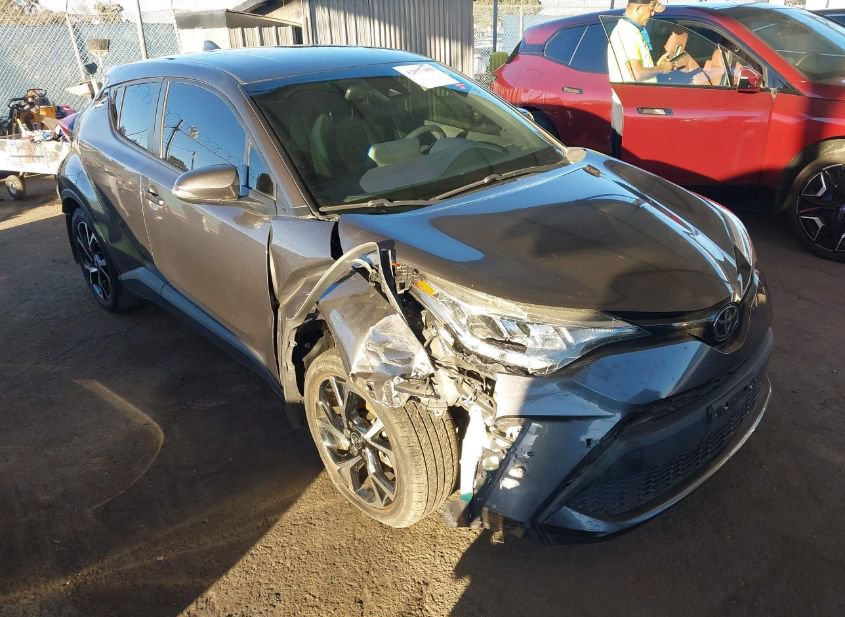 2021 TOYOTA C-HR XLE photo