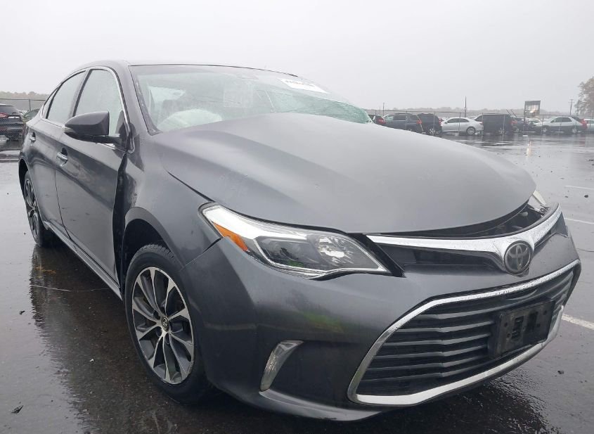 2017 TOYOTA AVALON XLE photo