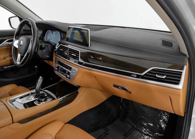 2018 BMW 7 SERIES VIN: WBA7F0C57JGM23653