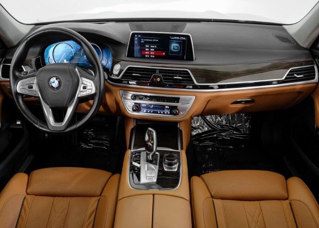 2018 BMW 7 SERIES VIN: WBA7F0C57JGM23653