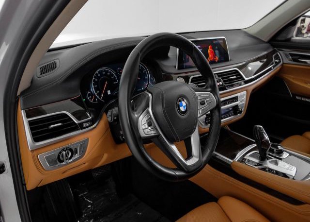 2018 BMW 7 SERIES VIN: WBA7F0C57JGM23653