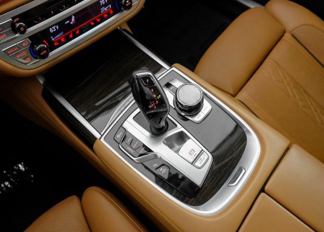 2018 BMW 7 SERIES VIN: WBA7F0C57JGM23653