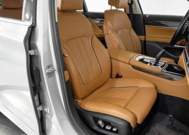 2018 BMW 7 SERIES VIN: WBA7F0C57JGM23653