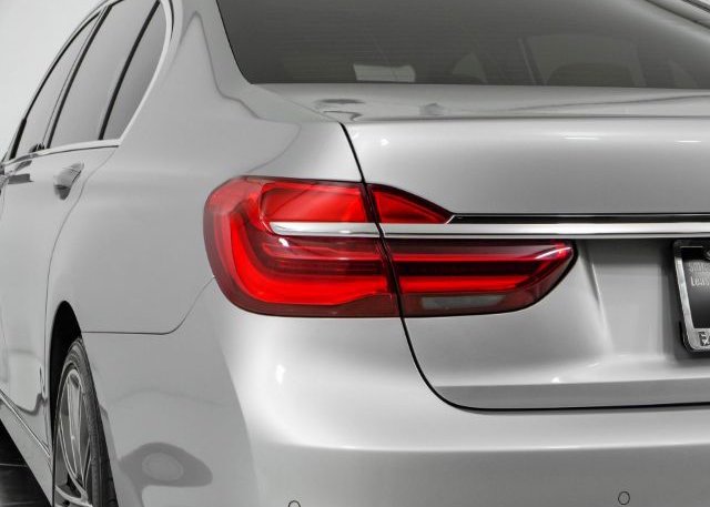 2018 BMW 7 SERIES VIN: WBA7F0C57JGM23653