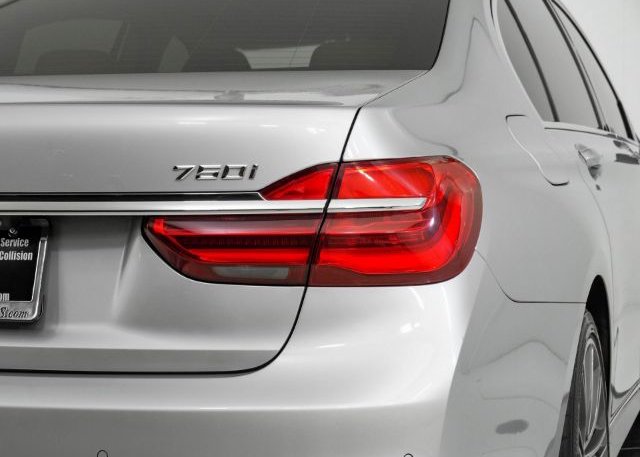 2018 BMW 7 SERIES VIN: WBA7F0C57JGM23653