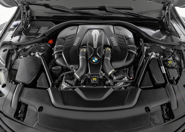 2018 BMW 7 SERIES VIN: WBA7F0C57JGM23653
