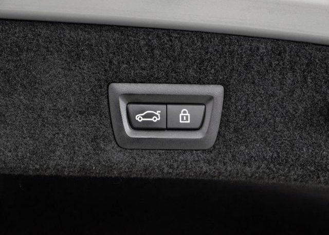 2018 BMW 7 SERIES VIN: WBA7F0C57JGM23653