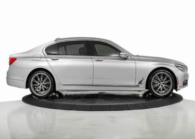 2018 BMW 7 SERIES VIN: WBA7F0C57JGM23653