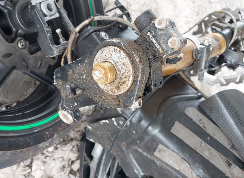 Salvage 2005 KAWASAKI NINJA ZX 10r for Sale in KNOXVILLE, TN