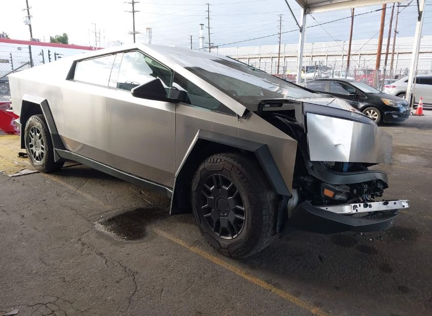 2024 TESLA CYBERTRUCK photo