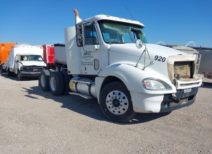 2009 FREIGHTLINER CONVENTIONAL COLUMBIA photo