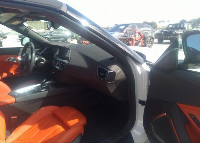 2022 BMW Z4 VIN: WBAHF3C04NWX45771