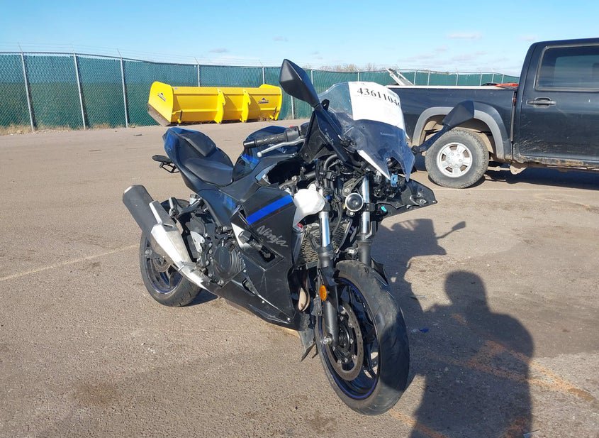 2025 Kawasaki Ex500 2 photo