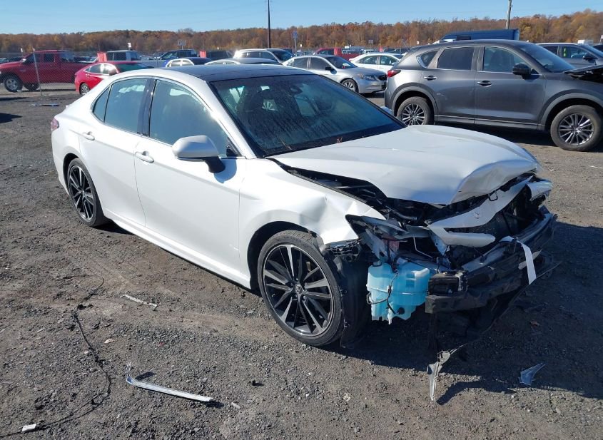 2018 TOYOTA CAMRY XSE photo