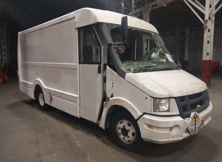 2013 Isuzu Commercial Van photo