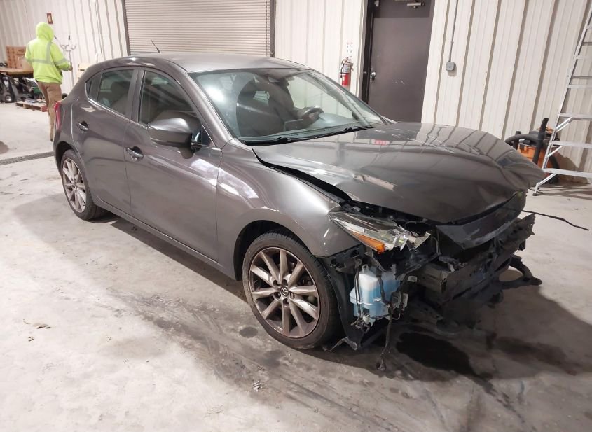 2017 MAZDA MAZDA3 TOURING photo