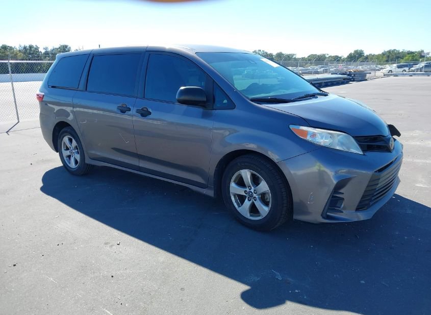 2018 TOYOTA SIENNA L 7 PASSENGER photo