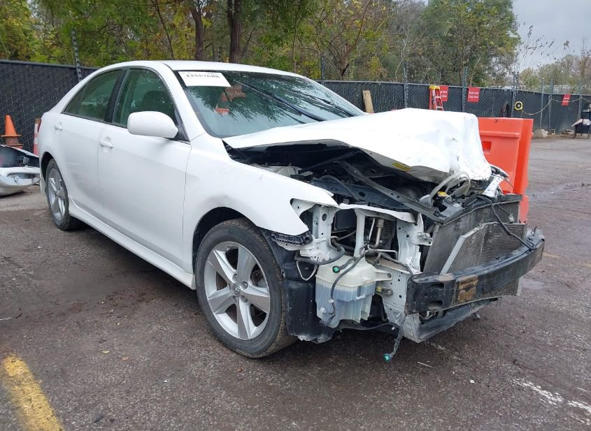 2011 TOYOTA CAMRY SE photo