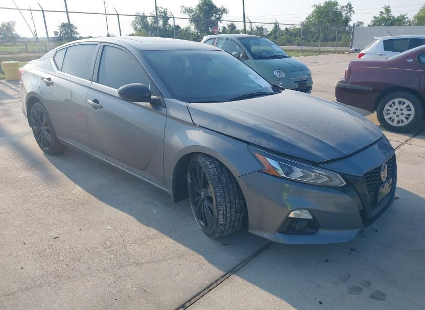 2022 NISSAN ALTIMA SR FWD photo