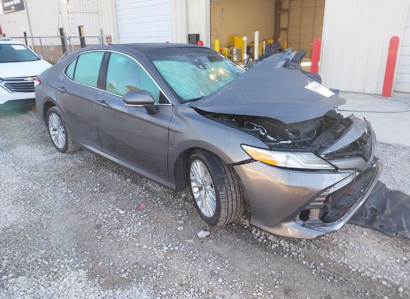 2018 TOYOTA CAMRY XLE V6 photo