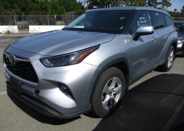 2022 TOYOTA HIGHLANDER (VIN: 5TDBZRBH6NS566920)