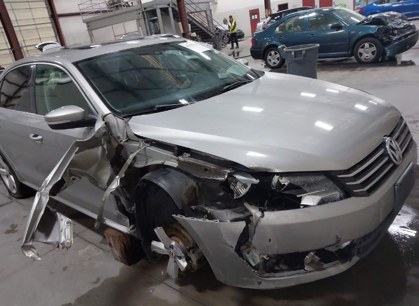 2013 VOLKSWAGEN PASSAT 2.5L SE photo