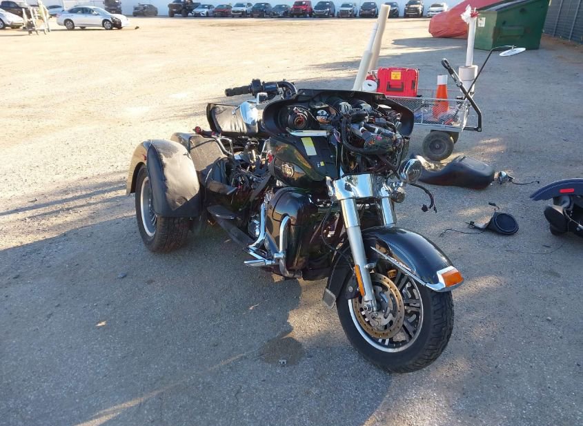 2012 HARLEY-DAVIDSON FLHTCUTG TRI GLIDE ULTRA CLASSIC photo