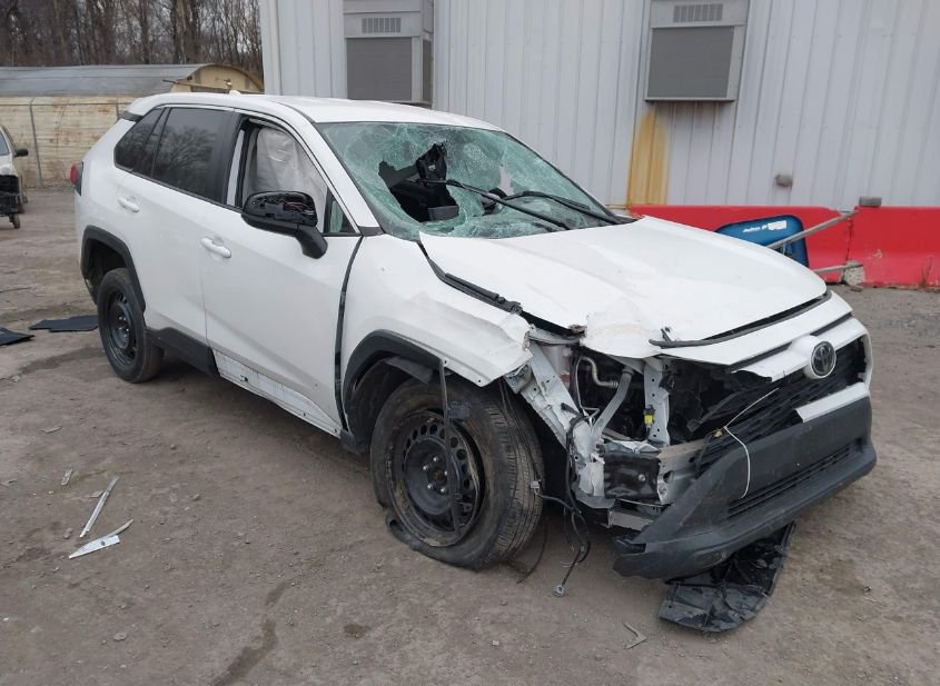 2022 TOYOTA RAV4 LE photo