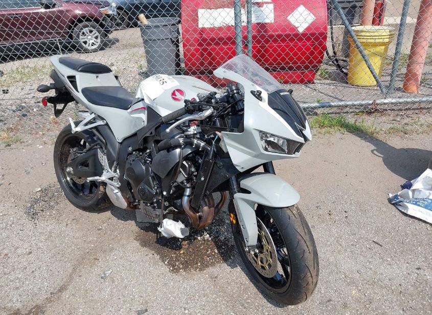 2025 HONDA CBR600 RR photo