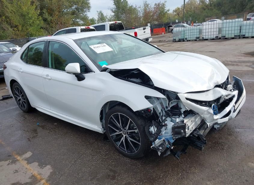 2024 TOYOTA CAMRY HYBRID SE photo