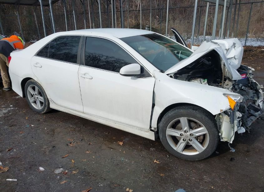 2013 TOYOTA CAMRY SE photo