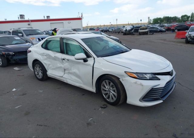 2022 TOYOTA CAMRY (VIN: 4T1C11BK4NU070255)
