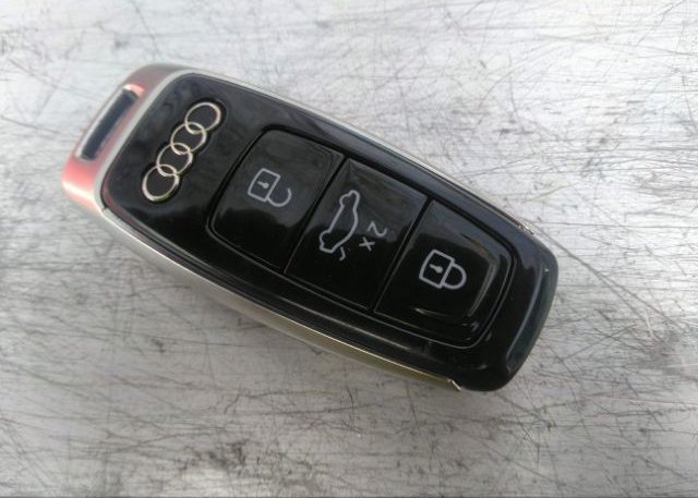 2021 AUDI E-TRON VIN: WA1AAAGE7MB010473