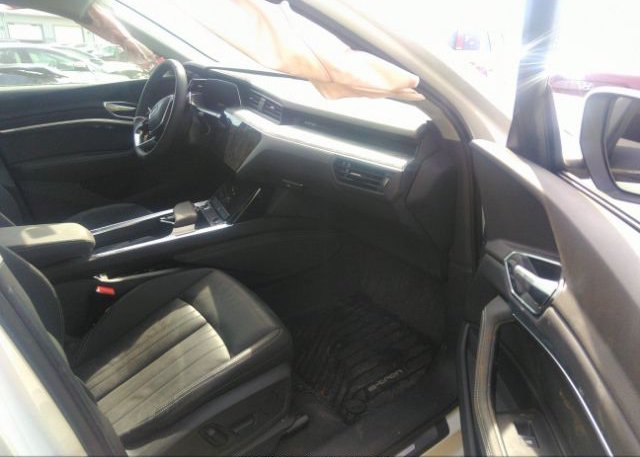 2021 AUDI E-TRON VIN: WA1AAAGE7MB010473