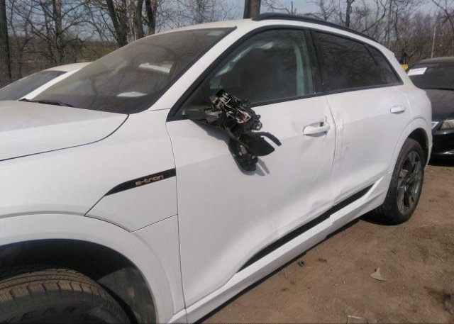2021 AUDI E-TRON VIN: WA1AAAGE7MB010473