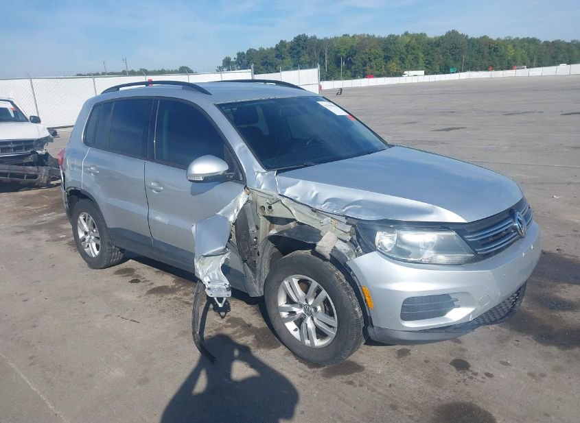 2015 VOLKSWAGEN TIGUAN S photo