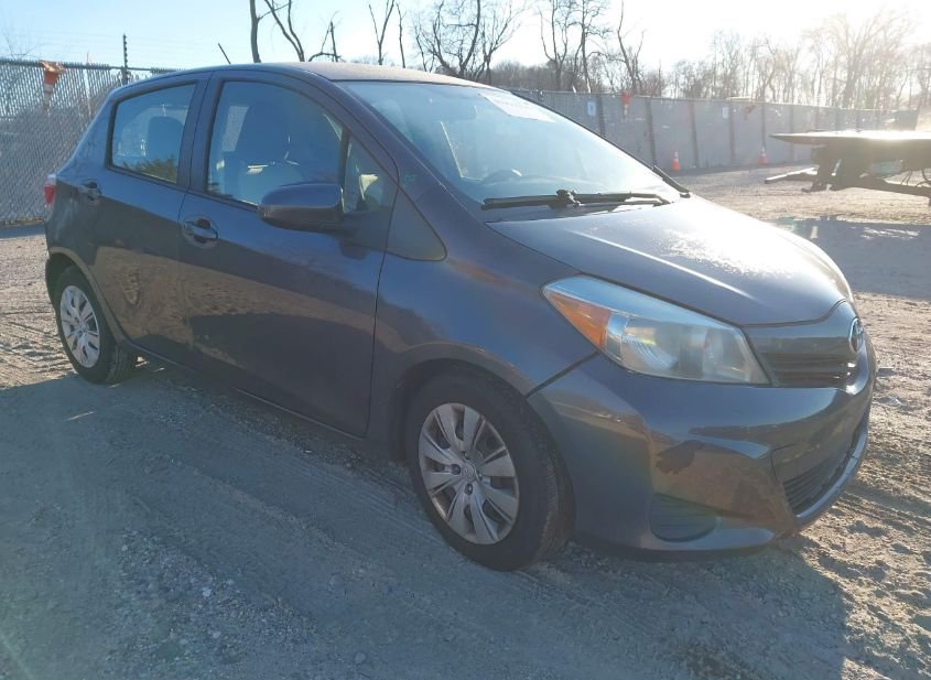 2013 TOYOTA YARIS LE photo