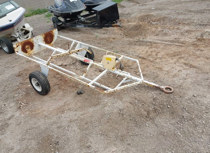 1980 EQUIPMENT GSE 003 photo