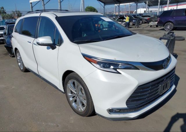 2022 TOYOTA SIENNA (VIN: 5TDERKEC0NS113719)
