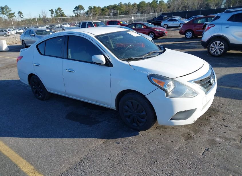 2019 NISSAN VERSA 1.6 SV photo