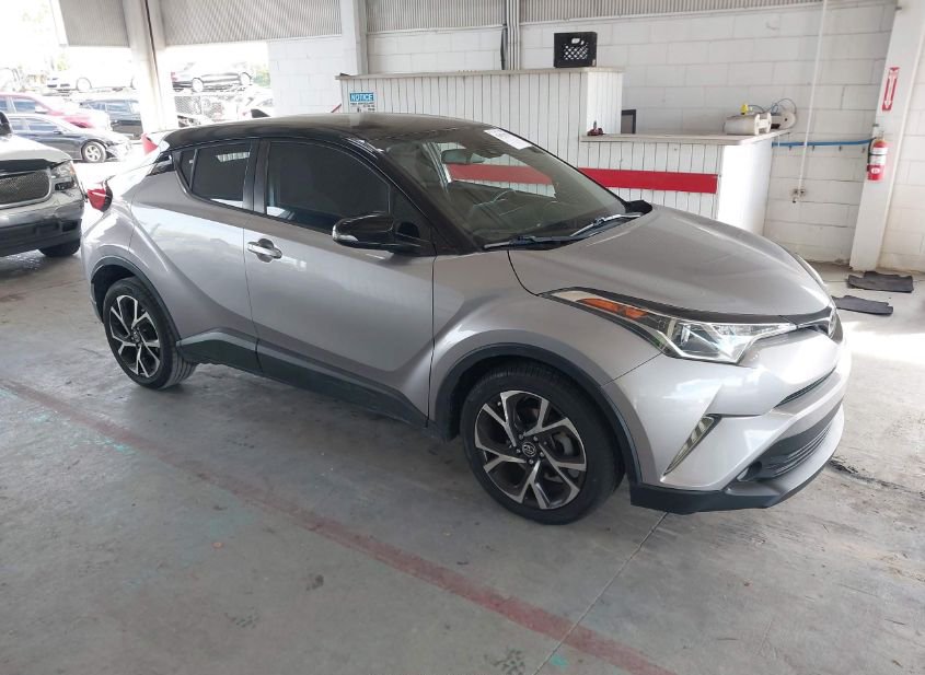2018 TOYOTA C-HR XLE/XLE PREMIUM photo