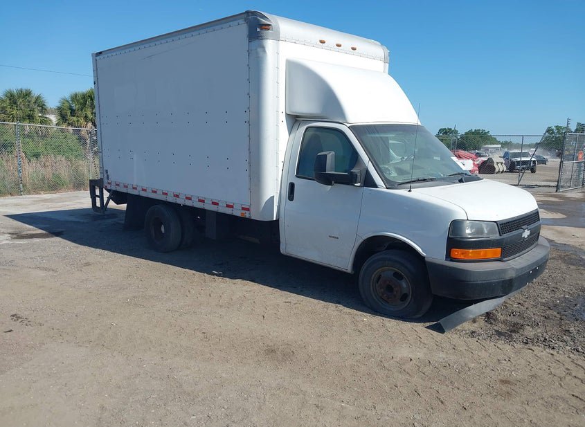 2018 Chevrolet Express Cutaway photo