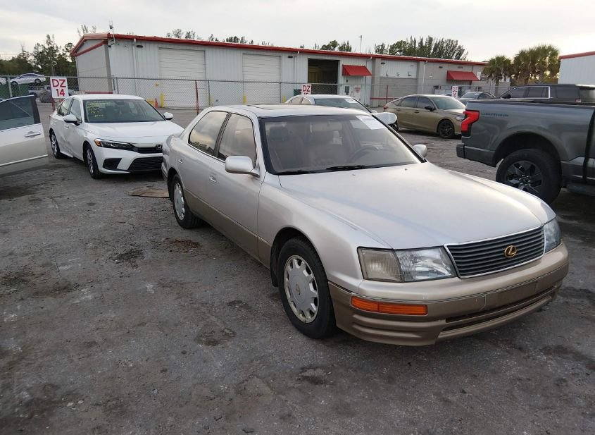 1995 LEXUS LS 400 photo