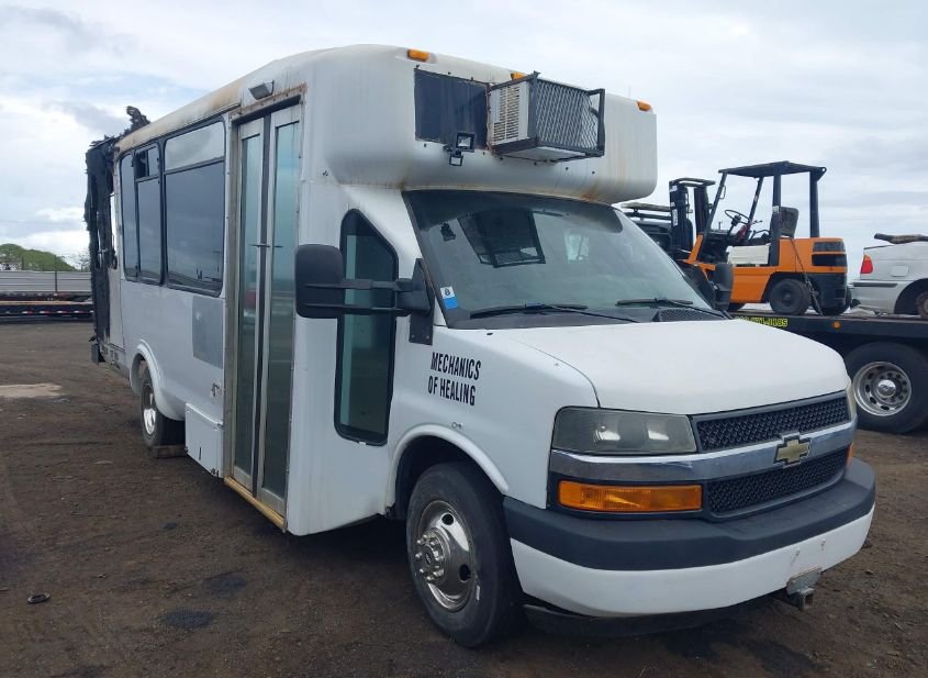 2006 Chevrolet Express Cutaway photo