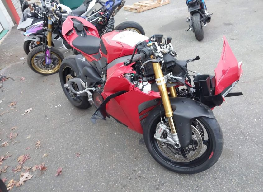 2025 DUCATI PANIGALE V4/V4S photo