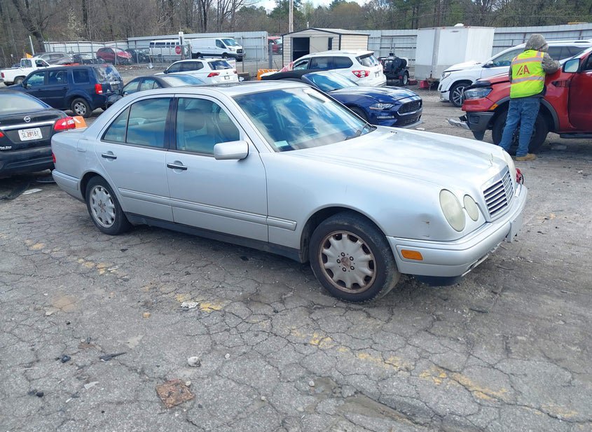 1999 Mercedes-Benz E 320 3.2L photo