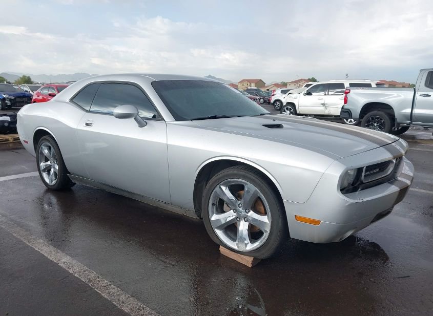2010 DODGE CHALLENGER SE photo