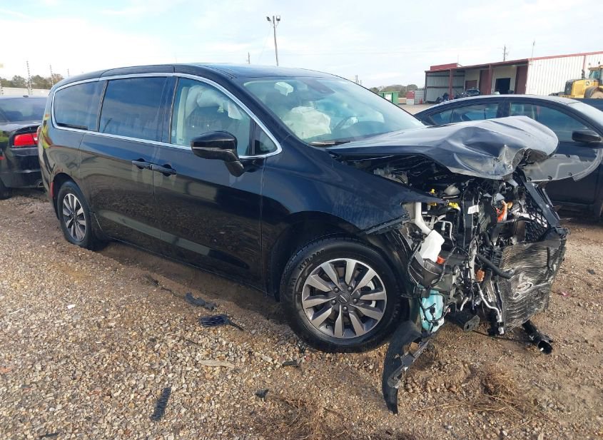 2024 CHRYSLER PACIFICA HYBRID SELECT photo