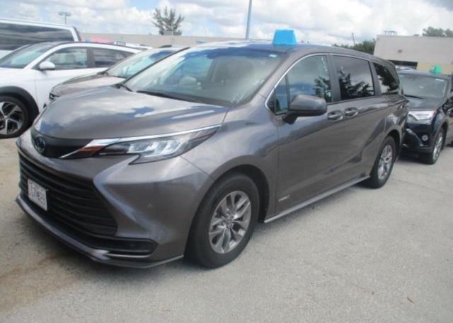 2021 TOYOTA SIENNA (VIN: 5TDKRKEC1MS043018)