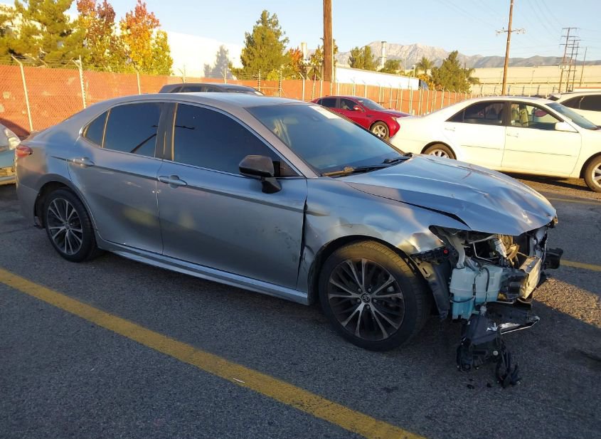 2020 TOYOTA CAMRY SE photo